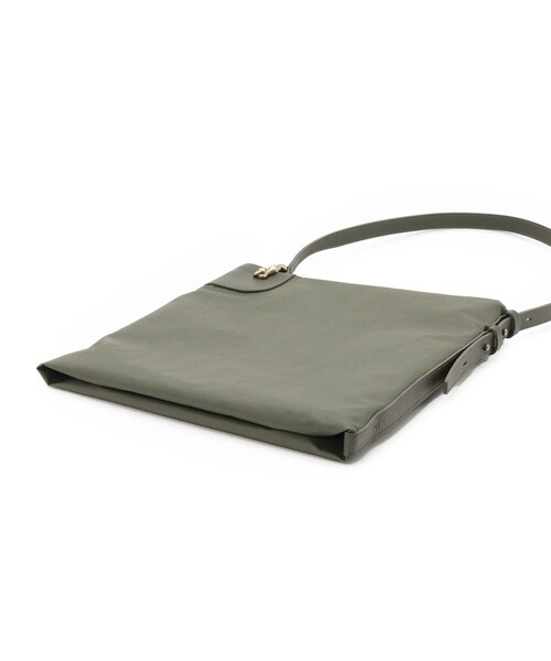 TOFF&LOADSTONE（トフアンドロードストーン）の「Sack minimal（ザック ミニマル）（ショルダーバッグ・レディース・カーキ/ライトグレー系9/ブラック・00）」の16枚目の写真