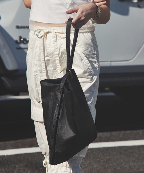 TOFF&LOADSTONE（トフアンドロードストーン）の「Sack minimal（ザック ミニマル）（ショルダーバッグ・レディース・カーキ/ライトグレー系9/ブラック・00）」の4枚目の写真