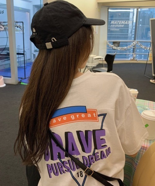 maison de LATIR(メゾンドラティール)の「ビッグプリントオーバーサイズTシャツ(Tシャツ/カットソー・レディース・ブラック/ホワイト/ベージュ・M/L/XL)」の14枚目の写真