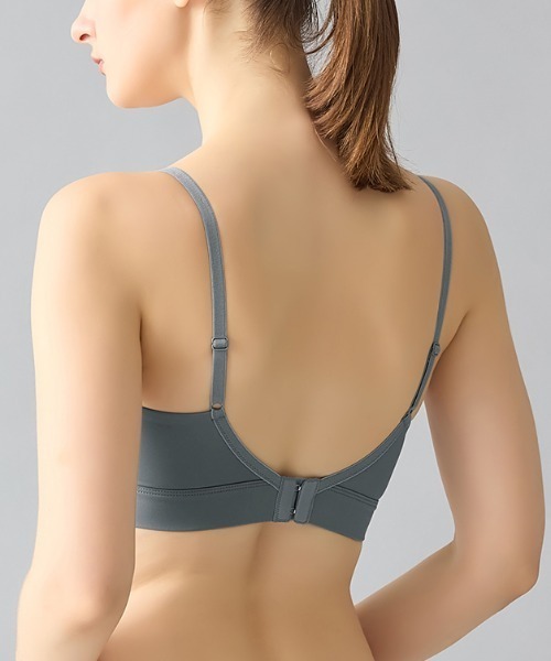 adidas（アディダス）の「adidas/アディダス ノンワイヤーブラ 吸汗速乾（スポーツブラ・レディース・ブラック/グレー系その他/ブラウン系その他/ベージュ系その他・MEDIUM/LARGE）」の10枚目の写真