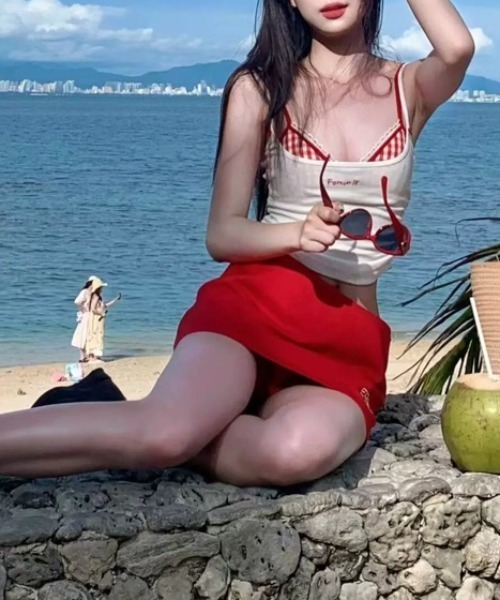 SHEENA（シーナ）の「カップ付きフェイクレイヤード刺しゅうロゴキャミソール（キャミソール・レディース・ブラック/グレー/ホワイト・M）」の11枚目の写真