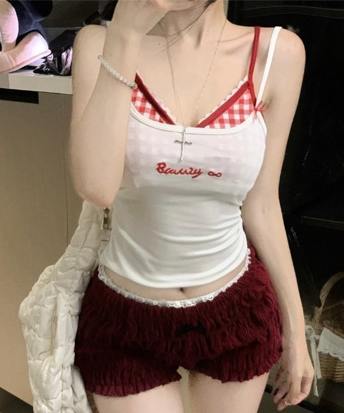 SHEENA（シーナ）の「カップ付きフェイクレイヤード刺しゅうロゴキャミソール（キャミソール・レディース・ブラック/グレー/ホワイト・M）」の8枚目の写真