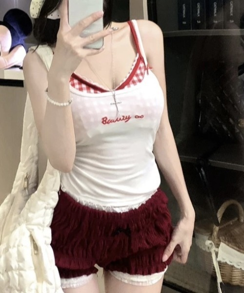 SHEENA（シーナ）の「カップ付きフェイクレイヤード刺しゅうロゴキャミソール（キャミソール・レディース・ブラック/グレー/ホワイト・M）」の7枚目の写真