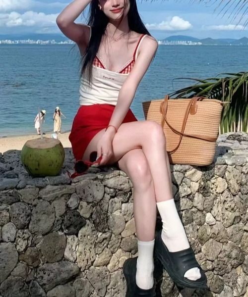 SHEENA（シーナ）の「カップ付きフェイクレイヤード刺しゅうロゴキャミソール（キャミソール・レディース・ブラック/グレー/ホワイト・M）」の16枚目の写真