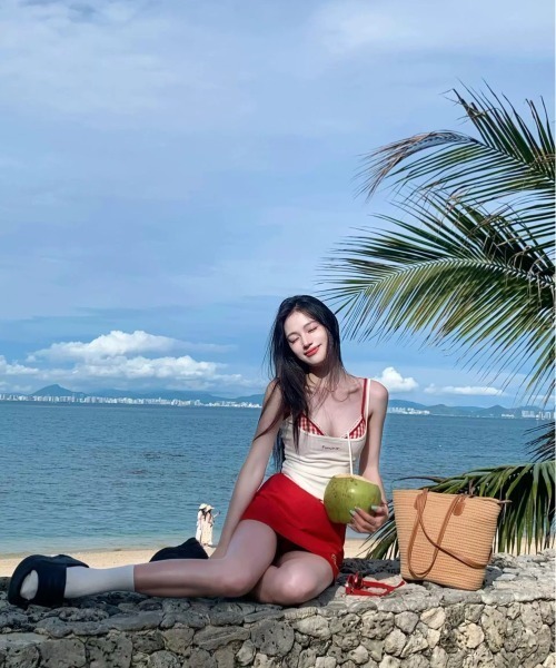 SHEENA（シーナ）の「カップ付きフェイクレイヤード刺しゅうロゴキャミソール（キャミソール・レディース・ブラック/グレー/ホワイト・M）」の13枚目の写真