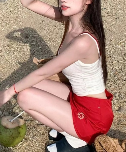 SHEENA（シーナ）の「カップ付きフェイクレイヤード刺しゅうロゴキャミソール（キャミソール・レディース・ブラック/グレー/ホワイト・M）」の12枚目の写真