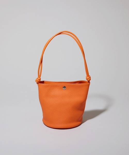 Breath TOPKAPI(ブレストプカピ)の「【Breath TOPKAPI】【新色追加】シュリンクレザー ノットハンドル 2way ショルダーバッグ(ショルダーバッグ・レディース・ブラック/グレイッシュベージュ/ホワイト/グリーン/イエロー/グレイッシュブルー/シルバー/クリーム/オレンジ・FREE)」の8枚目の写真