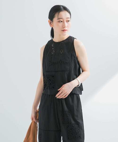 URBAN RESEARCH(アーバンリサーチ)の「パッチワークレーストップス(ベスト・レディース・オフホワイト/ブラック・FREE)」の4枚目の写真