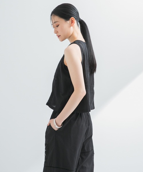 URBAN RESEARCH(アーバンリサーチ)の「パッチワークレーストップス(ベスト・レディース・オフホワイト/ブラック・FREE)」の5枚目の写真