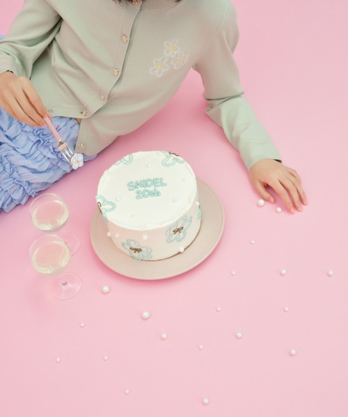 【限定カラー】SNIDEL スナイデル　フラワーモチーフワンポイントカーディガン SNIDEL（スナイデル）の「【BOUQUET OF JOY】フラワーモチーフワン