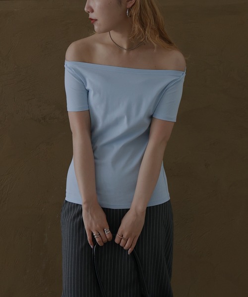 Mili affinity(ミリアフィニティー)の「2WAY半袖オフショルダートップス(Tシャツ/カットソー・レディース・チャコール/ブラック/オフホワイト/ブルー・FREE)」の4枚目の写真