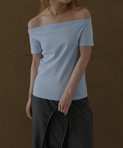 Mili affinity(ミリアフィニティー)の「2WAY半袖オフショルダートップス(Tシャツ/カットソー・レディース・チャコール/ブラック/オフホワイト/ブルー・FREE)」の10枚目の写真