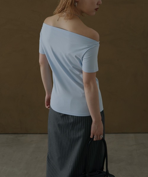 Mili affinity(ミリアフィニティー)の「2WAY半袖オフショルダートップス(Tシャツ/カットソー・レディース・チャコール/ブラック/オフホワイト/ブルー・FREE)」の12枚目の写真