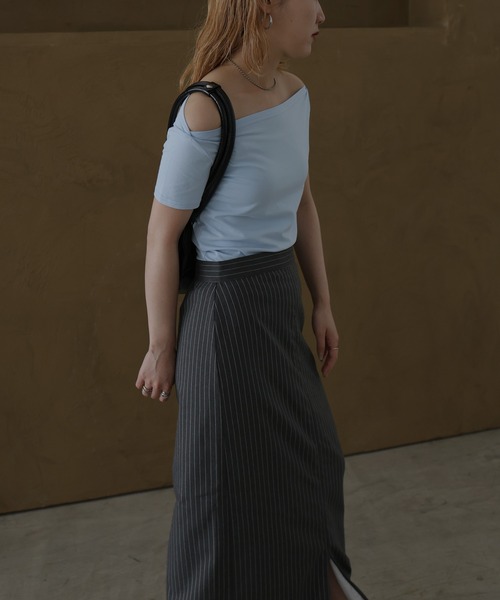 Mili affinity(ミリアフィニティー)の「2WAY半袖オフショルダートップス(Tシャツ/カットソー・レディース・チャコール/ブラック/オフホワイト/ブルー・FREE)」の15枚目の写真