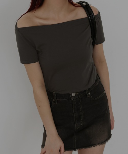 Mili affinity(ミリアフィニティー)の「2WAY半袖オフショルダートップス(Tシャツ/カットソー・レディース・チャコール/ブラック/オフホワイト/ブルー・FREE)」の18枚目の写真