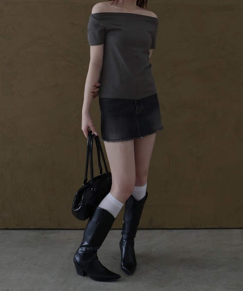 Mili affinity(ミリアフィニティー)の「2WAY半袖オフショルダートップス(Tシャツ/カットソー・レディース・チャコール/ブラック/オフホワイト/ブルー・FREE)」の21枚目の写真