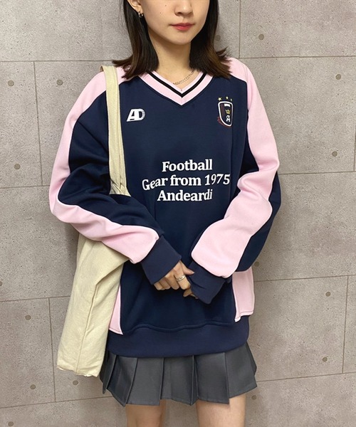 NANEA(ナネア)の「バイカラーゲームシャツ プルオーバースウェット(スウェット・レディース・レッド/ピンク・MEDIUM/LARGE/X-LARGE)」の13枚目の写真