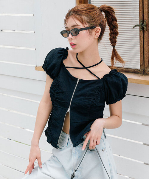 OLIVE des OLIVE（オリーブデオリーブ）の「【デコルテ綺麗見え】ダブルジップオフショルブラウス（シャツ/ブラウス・レディース・ブラウン/ブラック/オフホワイト/グレー・FREE）」の5枚目の写真