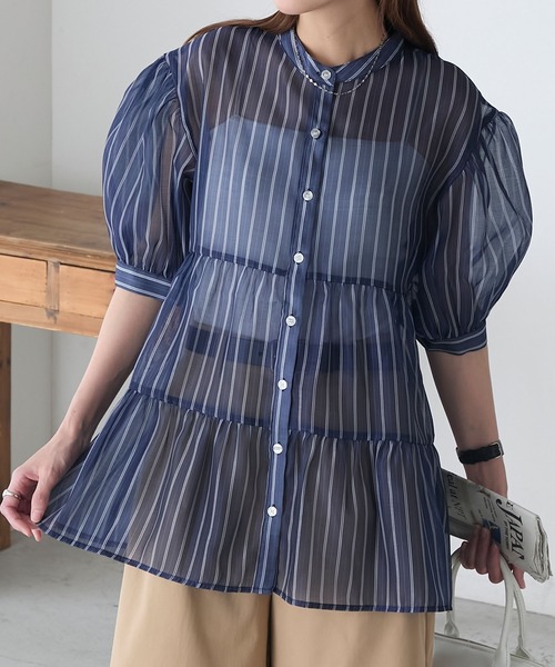 BONLECILL(ボンルシール)の「アソート柄シアーティアードバンドカラーブラウス(シャツ/ブラウス・レディース・ネイビー/ブラウン/ブラック/ブルー・FREE)」の1枚目の写真