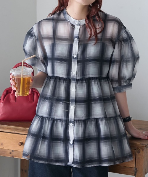 BONLECILL(ボンルシール)の「アソート柄シアーティアードバンドカラーブラウス(シャツ/ブラウス・レディース・ネイビー/ブラウン/ブラック/ブルー・FREE)」の2枚目の写真