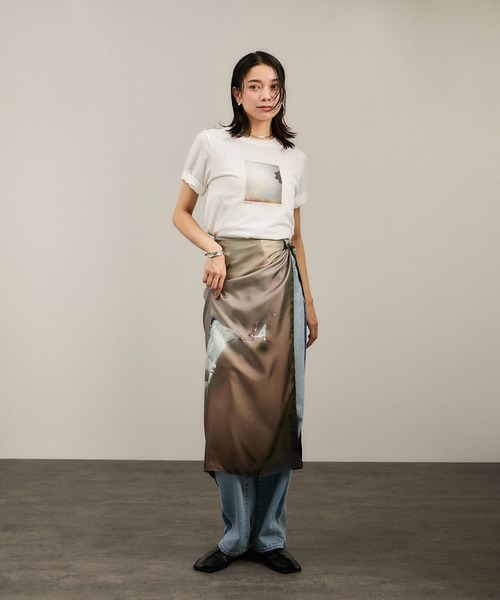 SALON adam et rope'（サロン アダム エ ロペ）の「YASUKO HIRANO ARTプリントシルクスカーフ（バンダナ/スカーフ・レディース・ダークグリーン/ライトグレー・FREE）」の6枚目の写真