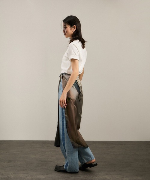 SALON adam et rope'（サロン アダム エ ロペ）の「YASUKO HIRANO ARTプリントシルクスカーフ（バンダナ/スカーフ・レディース・ダークグリーン/ライトグレー・FREE）」の7枚目の写真