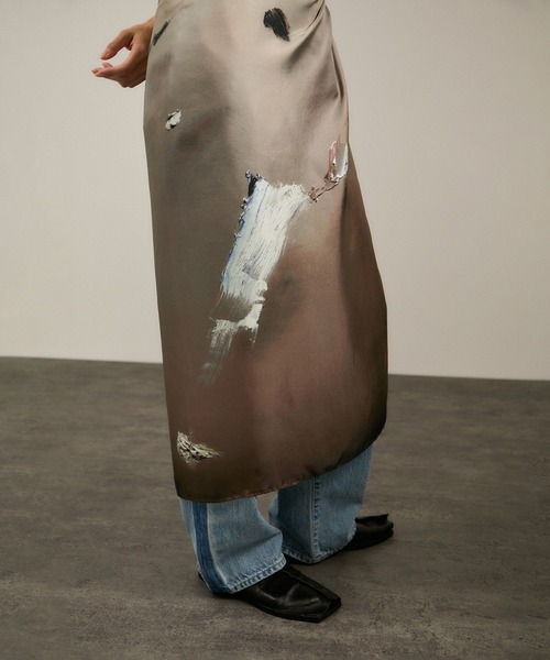 SALON adam et rope'（サロン アダム エ ロペ）の「YASUKO HIRANO ARTプリントシルクスカーフ（バンダナ/スカーフ・レディース・ダークグリーン/ライトグレー・FREE）」の10枚目の写真