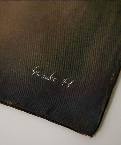 SALON adam et rope'（サロン アダム エ ロペ）の「YASUKO HIRANO ARTプリントシルクスカーフ（バンダナ/スカーフ・レディース・ダークグリーン/ライトグレー・FREE）」の19枚目の写真