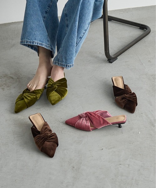 THE YOn（ザヨン）の「ツイストドレープアッパーベロアサンダル（サンダル・レディース・ピンク/ブラウン/グリーン・37/38/39）」の2枚目の写真