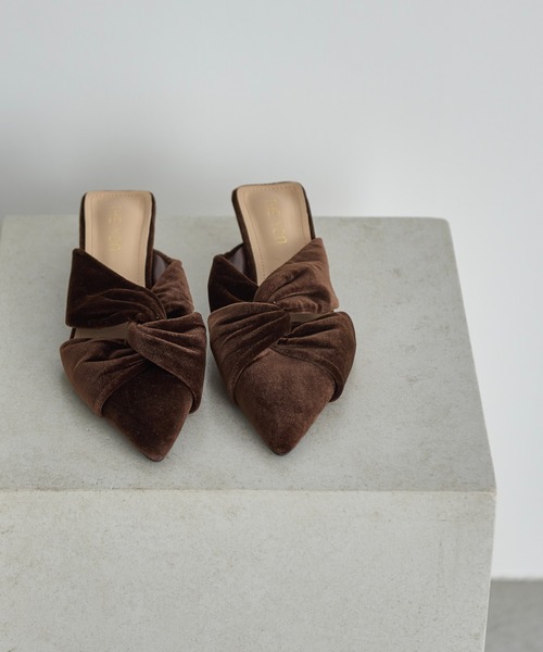 THE YOn（ザヨン）の「ツイストドレープアッパーベロアサンダル（サンダル・レディース・ピンク/ブラウン/グリーン・37/38/39）」の18枚目の写真