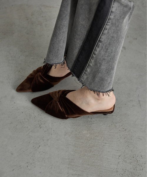 THE YOn（ザヨン）の「ツイストドレープアッパーベロアサンダル（サンダル・レディース・ピンク/ブラウン/グリーン・37/38/39）」の22枚目の写真