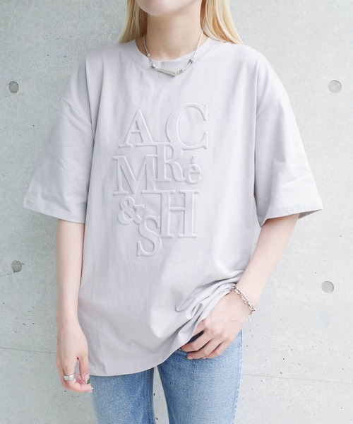 SWITCH BY ARCH(スイッチバイアーチ)の「【ARC】【SWITCH by ARCH】エンボス ロゴ Tシャツ(Tシャツ/カットソー・レディース・ブラック/グレイッシュベージュ/ホワイト・FREE)」の1枚目の写真
