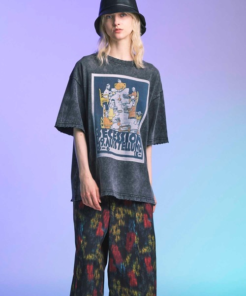 MAISON SPECIAL（メゾンスペシャル）の「《UNISEX》【ART SERIES】「Egon Schiele」Prime-Over Crew Neck T-Shirt/「エゴン・シーレ」プライムオーバークルーネックTシャツ【MAISON SPECIAL/メゾンスペシャル】（Tシャツ/カットソー・メンズ・チャコールグレー/ダークブラック/ブラック・1/2）」の13枚目の写真