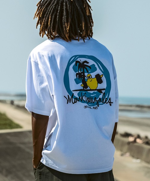 Mark Gonzales(マーク・ゴンザレス)の「【WEB・直営店限定】MARK GONZALES ARTWORK COLLECTION(マーク ゴンザレス)バックプリント バックロゴ 半袖Tシャツ ロゴTシャツ 3type/4colors(Tシャツ/カットソー・メンズ・ホワイト系1/ホワイト系2/ホワイト系3/ブラック系1/ブラック系2/ブラック系3/グリーン系1/グリーン系2/グリーン系3/ブルー系1/ブルー系2/ブルー系3・M/L/XL)」の2枚目の写真