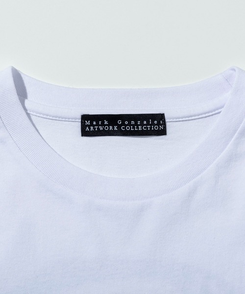 Mark Gonzales(マーク・ゴンザレス)の「【WEB・直営店限定】MARK GONZALES ARTWORK COLLECTION(マーク ゴンザレス)バックプリント バックロゴ 半袖Tシャツ ロゴTシャツ 3type/4colors(Tシャツ/カットソー・メンズ・ホワイト系1/ホワイト系2/ホワイト系3/ブラック系1/ブラック系2/ブラック系3/グリーン系1/グリーン系2/グリーン系3/ブルー系1/ブルー系2/ブルー系3・M/L/XL)」の20枚目の写真