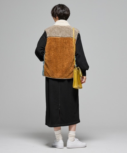 KRIFF MAYER Lady's Collection（クリフメイヤーレディースコレクション）の「【軽い・暖かい】シャギーボアベスト（ベスト・レディース・ネイビー/ブラック/カラフル/グリーン/ブラウン/グレー/ナチュラル・LARGE/MEDIUM）」の9枚目の写真
