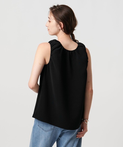 UNITED ARROWS(ユナイテッドアローズ)の「COMFY ギャザーノースリーブブラウス -吸水速乾 UVカット ウォッシャブル-(シャツ/ブラウス・レディース・オフホワイト/ブラック・FREE)」の4枚目の写真