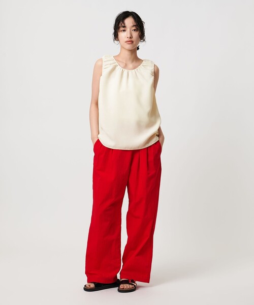 UNITED ARROWS(ユナイテッドアローズ)の「COMFY ギャザーノースリーブブラウス -吸水速乾 UVカット ウォッシャブル-(シャツ/ブラウス・レディース・オフホワイト/ブラック・FREE)」の6枚目の写真