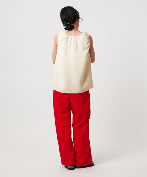 UNITED ARROWS(ユナイテッドアローズ)の「COMFY ギャザーノースリーブブラウス -吸水速乾 UVカット ウォッシャブル-(シャツ/ブラウス・レディース・オフホワイト/ブラック・FREE)」の8枚目の写真