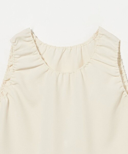 UNITED ARROWS(ユナイテッドアローズ)の「COMFY ギャザーノースリーブブラウス -吸水速乾 UVカット ウォッシャブル-(シャツ/ブラウス・レディース・オフホワイト/ブラック・FREE)」の14枚目の写真