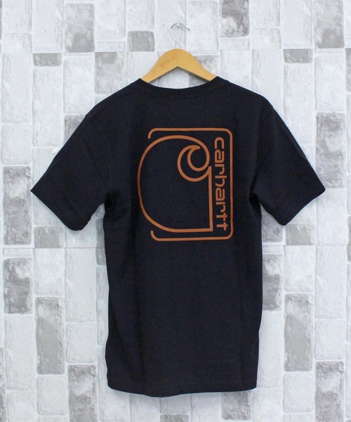 Carhartt（カーハート）の「リラックスフィット BIGロゴ バックプリント グラフィックTシャツ Relaxd Fit Lightweight Short-Sleeve Pocket C Graphic T-Shirt（Tシャツ/カットソー・メンズ・ベージュ/ブラック/グレー/ブルー・S/M/L/XL）」の2枚目の写真