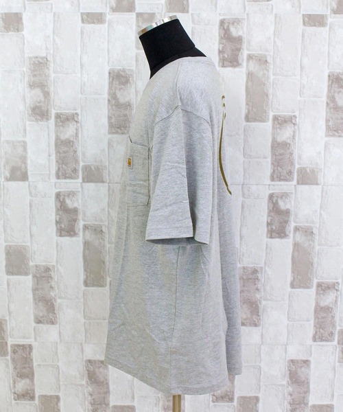 Carhartt（カーハート）の「リラックスフィット BIGロゴ バックプリント グラフィックTシャツ Relaxd Fit Lightweight Short-Sleeve Pocket C Graphic T-Shirt（Tシャツ/カットソー・メンズ・ベージュ/ブラック/グレー/ブルー・S/M/L/XL）」の10枚目の写真