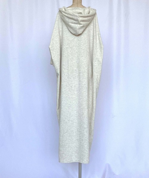 Q(キュー)の「ビッグサイズマキシロングワンピース(ワンピース・レディース・オートミール/ブラック・MEDIUM)」の7枚目の写真