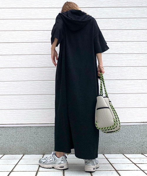 Q(キュー)の「ビッグサイズマキシロングワンピース(ワンピース・レディース・オートミール/ブラック・MEDIUM)」の12枚目の写真