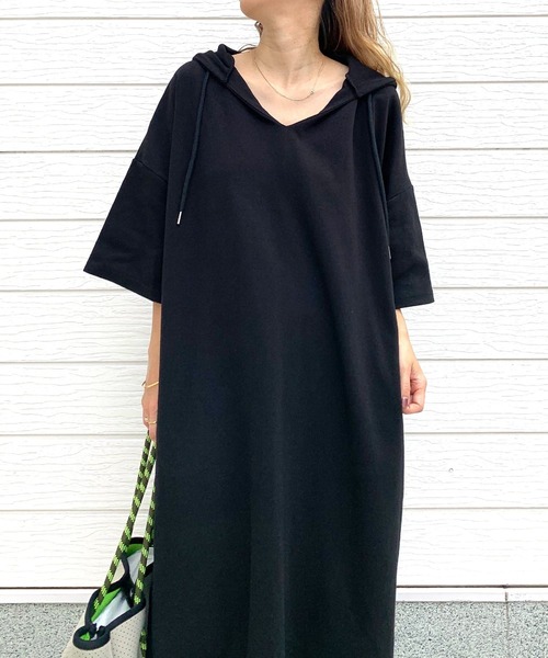 Q(キュー)の「ビッグサイズマキシロングワンピース(ワンピース・レディース・オートミール/ブラック・MEDIUM)」の17枚目の写真