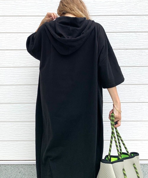 Q(キュー)の「ビッグサイズマキシロングワンピース(ワンピース・レディース・オートミール/ブラック・MEDIUM)」の15枚目の写真