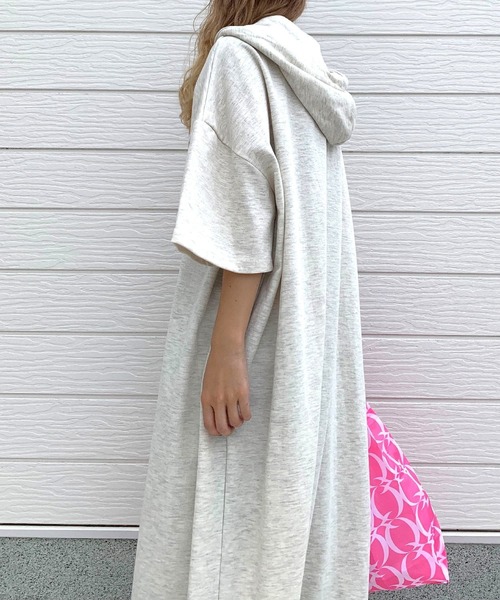 Q(キュー)の「ビッグサイズマキシロングワンピース(ワンピース・レディース・オートミール/ブラック・MEDIUM)」の14枚目の写真