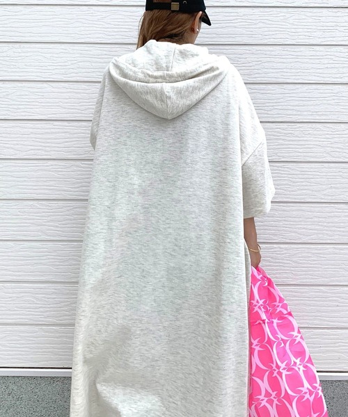 Q(キュー)の「ビッグサイズマキシロングワンピース(ワンピース・レディース・オートミール/ブラック・MEDIUM)」の13枚目の写真