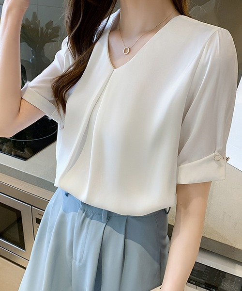 Lace Ladies(レースレディース)の「Vネック フロント タック 袖ロールアップ ブラウス(シャツ/ブラウス・レディース・ホワイト・M/S/XL)」の6枚目の写真