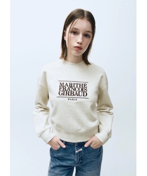 MARITHE + FRANCOIS GIRBAUD（マリテフランソワジルボー）の「W CLASSIC LOGO CROP SWEATSHIRT（スウェット・レディース・クリーム/オートミール/ライトピンク/ヘザーグレー/ベージュ/ネイビー・SMALL/MEDIUM）」の15枚目の写真